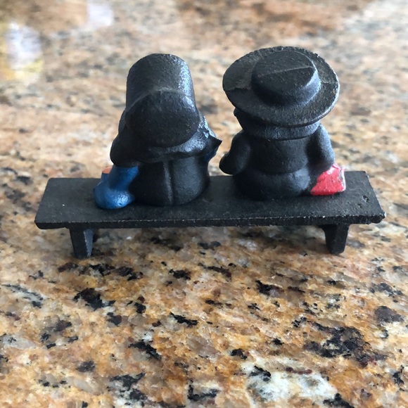Vintage Cast Iron Amish Pennsylvania Dutch Blue Boy & Girl on Bench 2" Tall - Picture 2 of 7